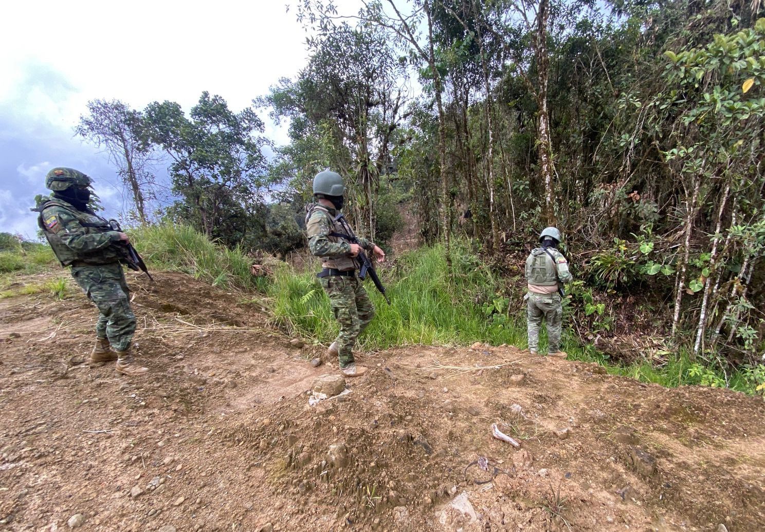 ecuador-intensifica-operaciones-militares-en-frontera-con-peru.ecuador221.com_.ec_ Ecuador intensifica operaciones militares en frontera con Perú