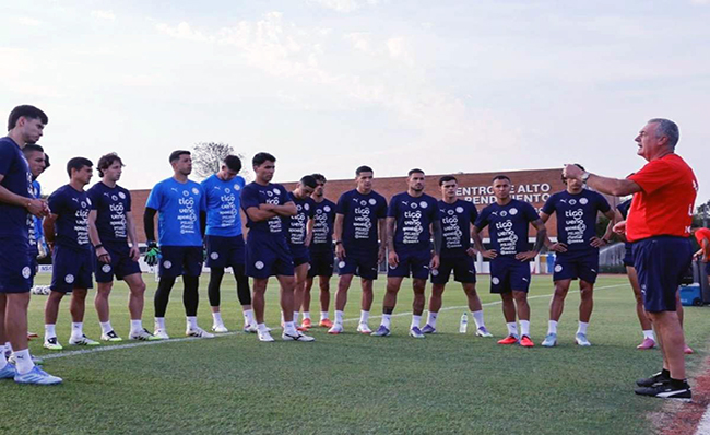 Ecuador y Paraguay, se enfrentan por las eliminatorias