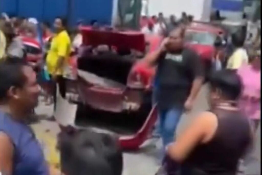 ecuador 221 explosion-alarma-a-comerciantes-y-vecinos-en-mercado-de-guayaquil.ecuador221.com_.ec_ Explosión alarma a comerciantes y vecinos en mercado de Guayaquil