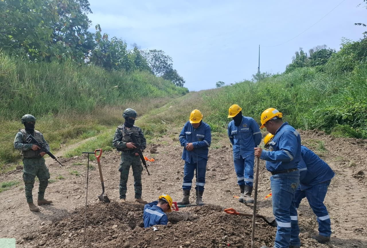 fuerzas-armadas-neutralizan-perforacion-ilegal-en-poliducto-manabi.ecuador221.com_.ec_-1 Fuerzas Armadas neutralizan perforación ilegal en poliducto Manabí