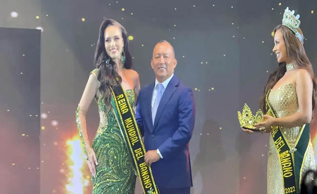 La española Alba Zaura es la nueva Reina Mundial del Banano 2025