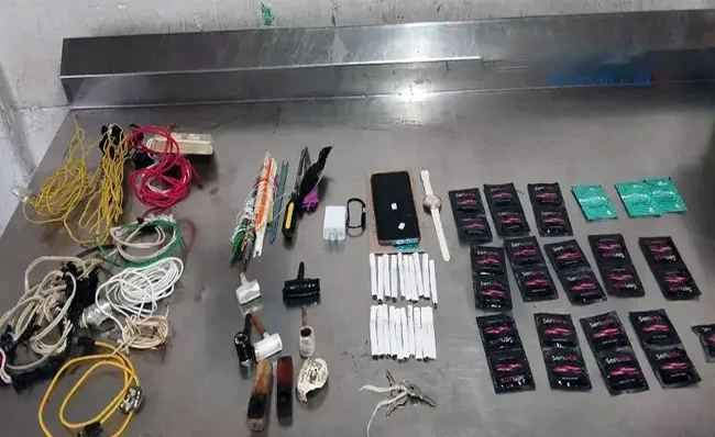 La Policía halla hasta preservativos en la cárcel de Loja