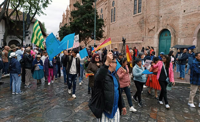 Marcha por el agua llega al centro de Cuenca