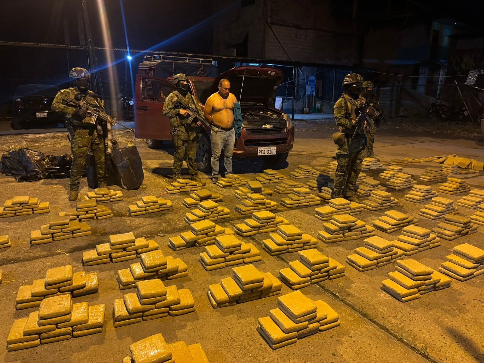 ecuador 221 militares-decomisaron-800-kilos-de-marihuana-en-sucumbios-ecuador221.com_.ec_ Militares decomisaron 800 kilos de marihuana en Sucumbíos