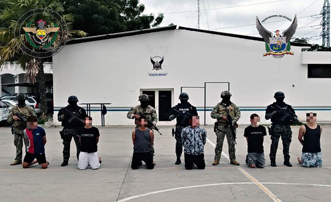 Militares y policías decomisan armas y vehículos en Jaramijó