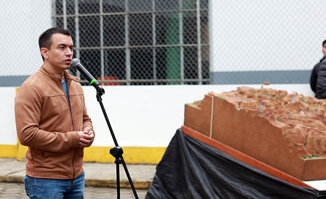 Noboa convoca a consulta popular para decidir por la Asamblea Constituyente