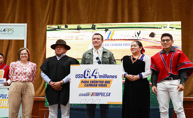 Noboa entrega USD 6,4 millones a cooperativas de ahorro y crédito