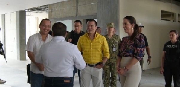 Noboa inaugura coliseo y anuncia centro académico en UTMACH