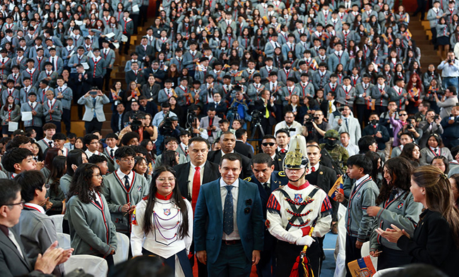 Noboa: Luchamos contra la violencia en los espacios educativos
