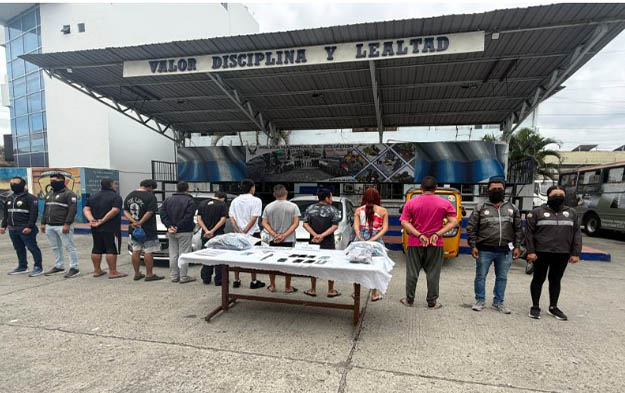 policia-desarticula-brazo-armado-de-los-aguilas-en-guayaquil-ecuador221.com_.ec_ Policía desarticula brazo armado de Los Águilas en Guayaquil