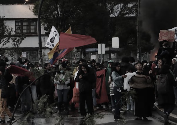 policia-reporta-tres-uniformados-heridos-planton-uce.ecuador221.com_.ec_ Policía reporta tres uniformados heridos en plantón UCE