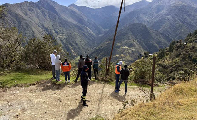 Rescatan con vida a dos hombres extraviados en el Cajas