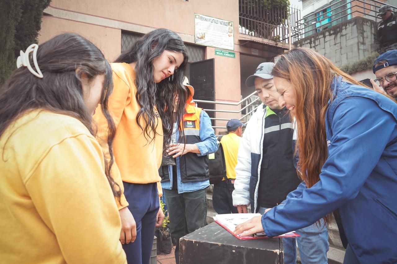 WhatsApp-Image-2025-10-17-at-22.53.28 Azogues impulsa la creación de espacios verdes con el proyecto “Siembratón”