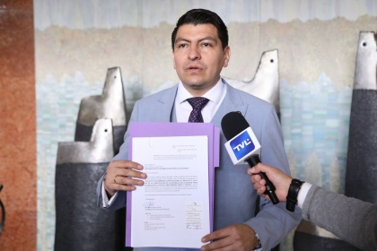 Aguas propone reforma constitucional para consolidar dólar