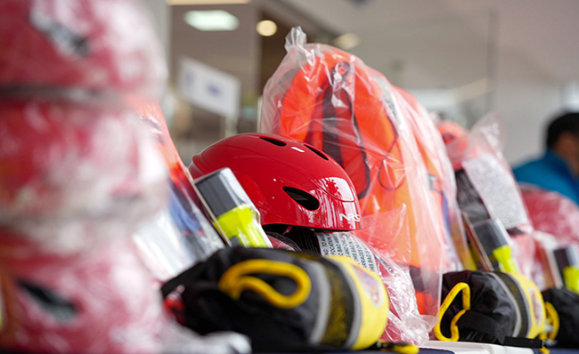 Bomberos de cinco provincias reciben equipamiento de rescate acuático