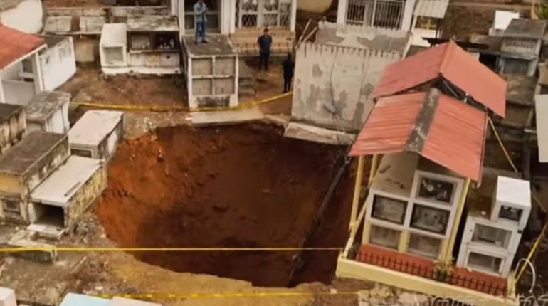Cementerio de Portovelo cerrado por socavón de ocho metros de diámetro