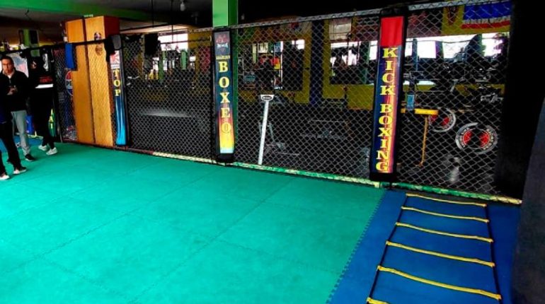 Clausuran gimnasio por peleas clandestinas y muerte en Quito