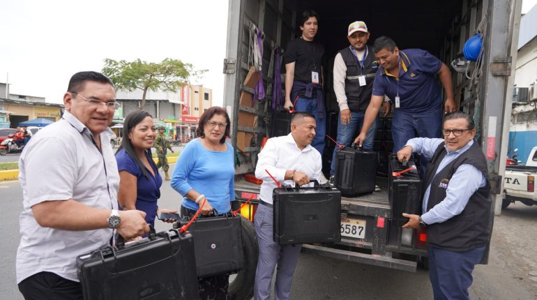 CNE de Los Ríos refuerza digitalización electoral con nuevos kits técnicos
