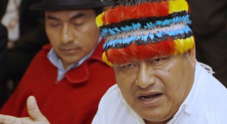 Conaie propone subir salario básico y reducir sueldos estatales