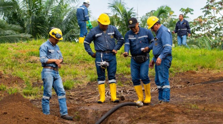 Conexión clandestina causa derrame de diésel en Quinindé