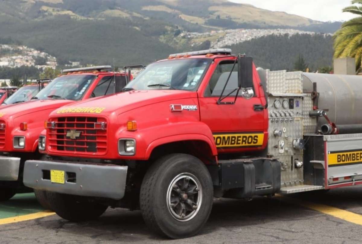 ecuador 221 cuerpo-de-bomberos-dona-10-camiones-kodiak-a-cantones.ecuador221.com_.ec_ Cuerpo de Bomberos dona 10 camiones Kodiak a cantones