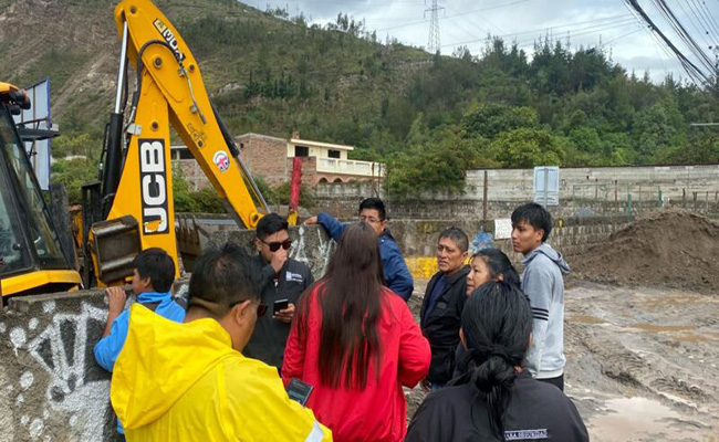 ecuador 221 dos-aluviones-y-10-inundaciones-por-fuertes-lluvias-en-quito-ecuador221.com_.ec_ Dos aluviones y 10 inundaciones por fuertes lluvias en Quito