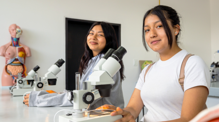 Ecuador y Perú fortalecen liderazgo educativo y científico en la XXI FEBICYT 2025