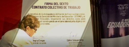Gobierno de Noboa suscribe contratos colectivos laborales