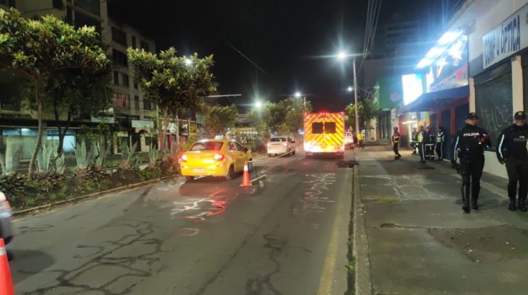 Hombre fallece tras ser atropellado por bus en Quito