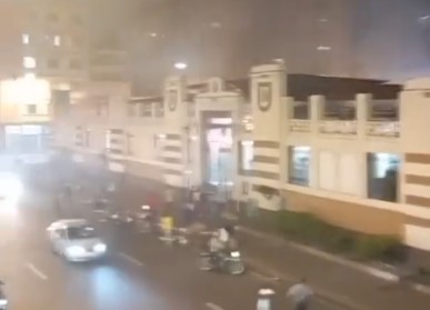 Incendio afecta varios locales del Mercado Central de Guayaquil