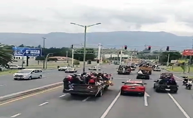 Indígenas de Cotacachi realizan plantón en la Gobernación de Imbabura