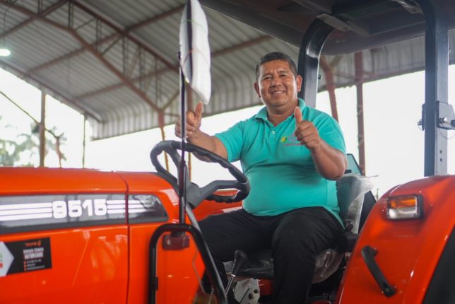 Noboa entrega incentivos agrícolas en Santo Domingo y otras provincias