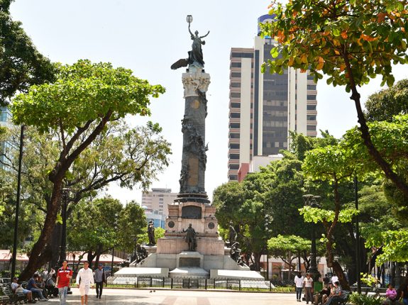 Parque Centenario, el espacio donde está la historia y la ciudad