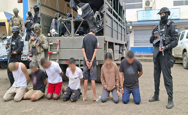 ecuador 221 policia-captura-a-7-sujetos-con-armas-y-drogas-en-manabi-ecuador221.com_.ec_ Policía captura a 7 sujetos con armas y drogas en Manabí
