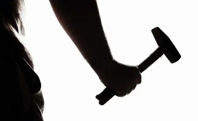 ecuador 221 por-los-celos-un-sujeto-ataco-a-martillazos-a-su-esposa-ecuador221.com_.ec_ Por celos un sujeto atacó a martillazos a su esposa