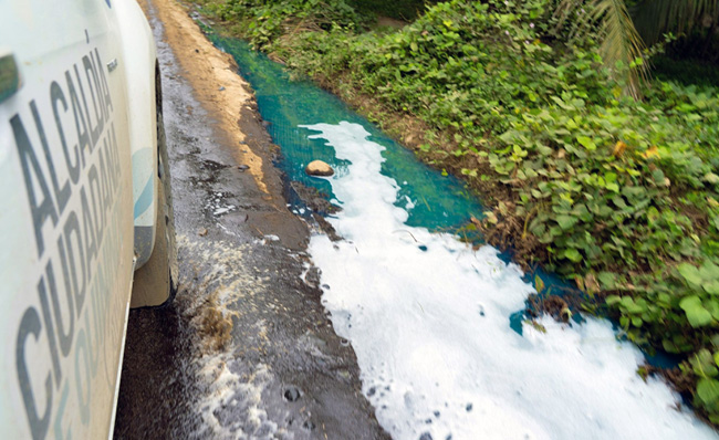 ecuador 221 quininde-manguera-conectada-ilegalmente-provoco-derrame-de-diesel-ecuador221.com_.ec_ Quinindé: Manguera conectada ilegalmente provocó derrame de diésel