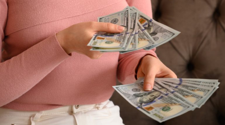 Ministerio de Trabajo define pago anticipado del décimo tercer sueldo