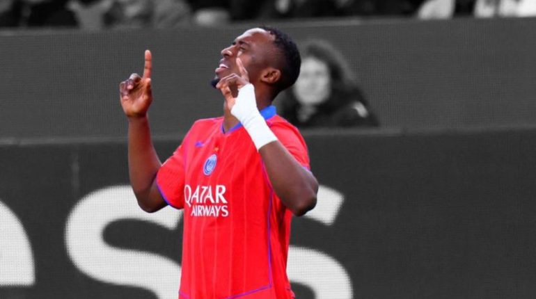 Willian Pacho anota su primer gol con PSG en goleada europea