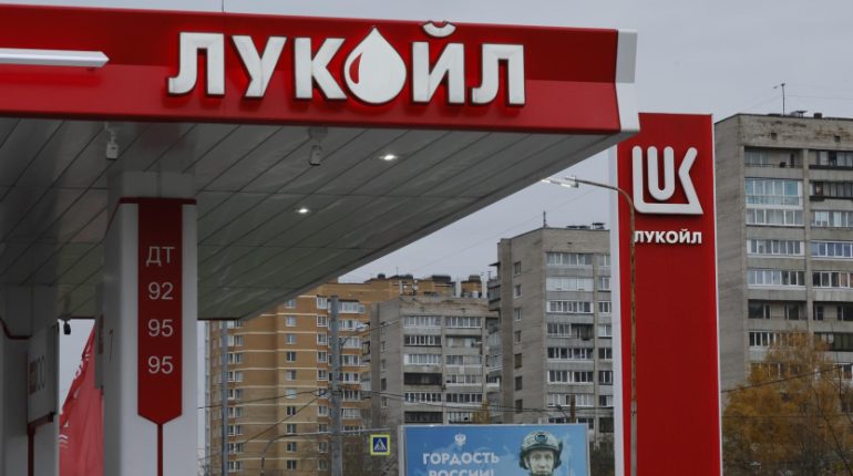 WTI supera los USD 61 tras sanciones de EE. UU. a Rusia