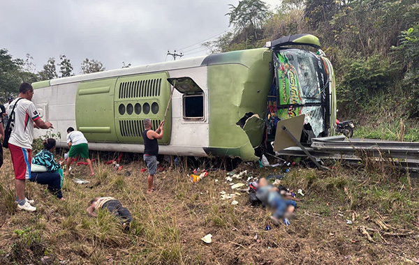 10-muertos-y-20-heridos-en-accidente-en-la-via-chone–flavio-alfaro-ecuador221.com_.ec_ 10 muertos y 20 heridos en accidente en la vía Chone – Flavio Alfaro
