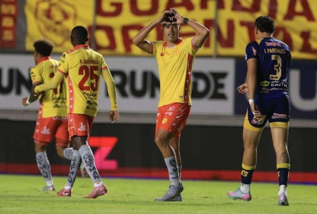 Aucas humilla 8-0 a Delfín y cambia el tablero en LigaPro