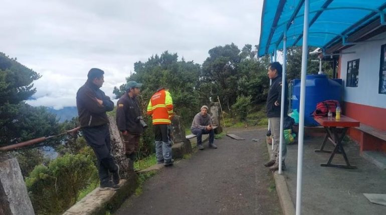 Bomberos intensifican búsqueda de policía desaparecido en el Tungurahua