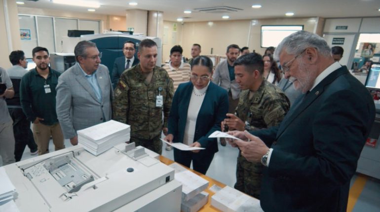 CNE presenta seguridad reforzada en papeletas electorales