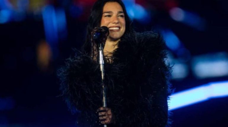 Dua Lipa emociona Bogotá al homenajear a Shakira