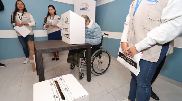 El No domina la consulta popular tras el avance del escrutinio