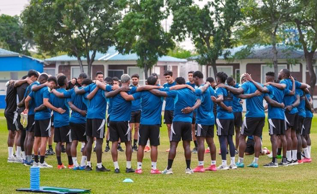 Emelec se alista para enfrentar a El Nacional en Latacunga