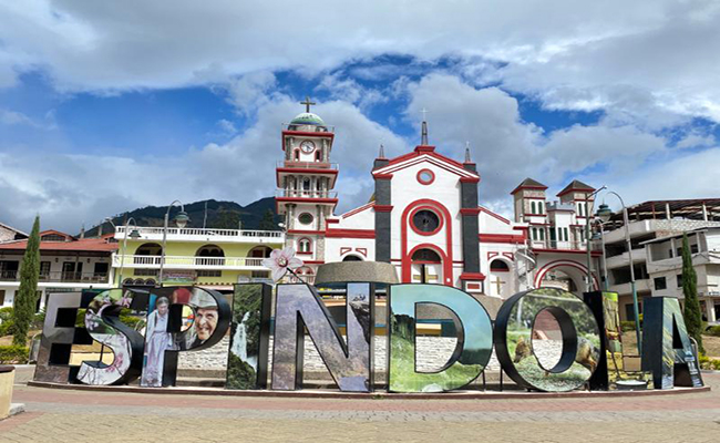 Espíndola celebra 55 años de vida política