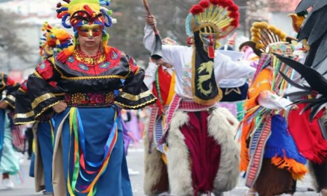 Fiestas de Quito comparsas, bandas y alegría en Cotollao y Ponceano