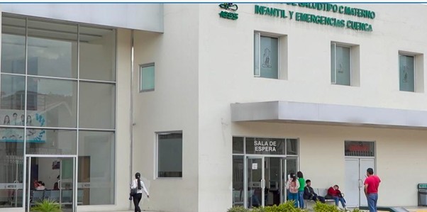 Funcionaria acusada de peculado exige regresar al IESS