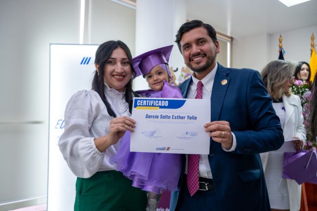 HGOIA gradúa a 12 prematuros en emotiva ceremonia